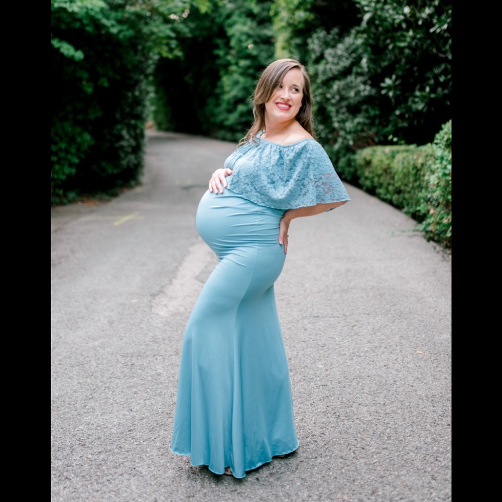 Off the shoulder teal maternity dress 👗